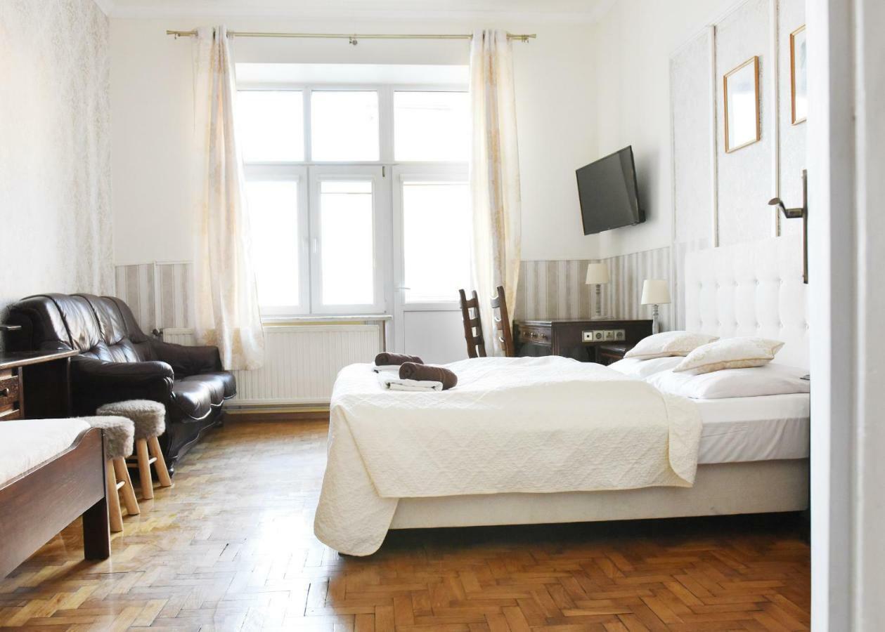 Apartament City, Clock Krosno Bagian luar foto
